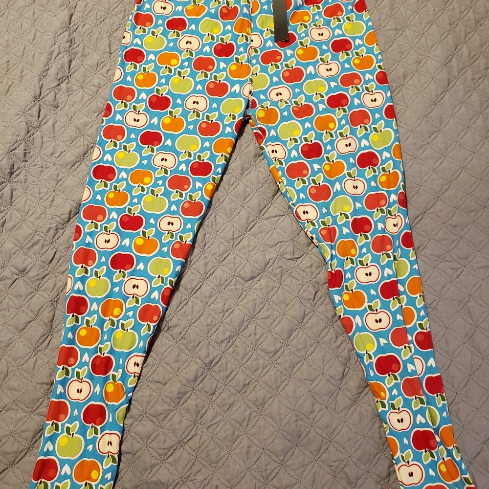 Apple Pattern Soft Leggings Size XL NWT